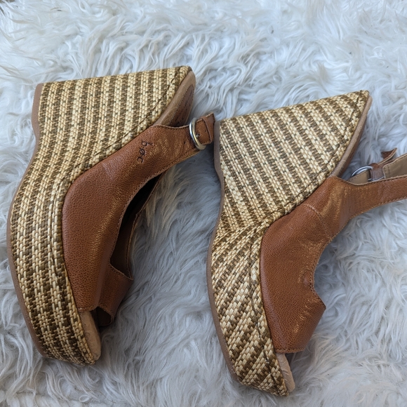B.O.C Tan Leather Wedge Sandals Size 7/38 - Picture 6 of 6